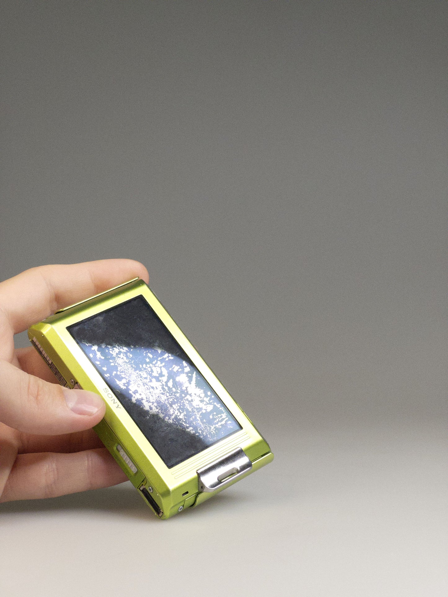 Sony Cyber-shot DSC-T77