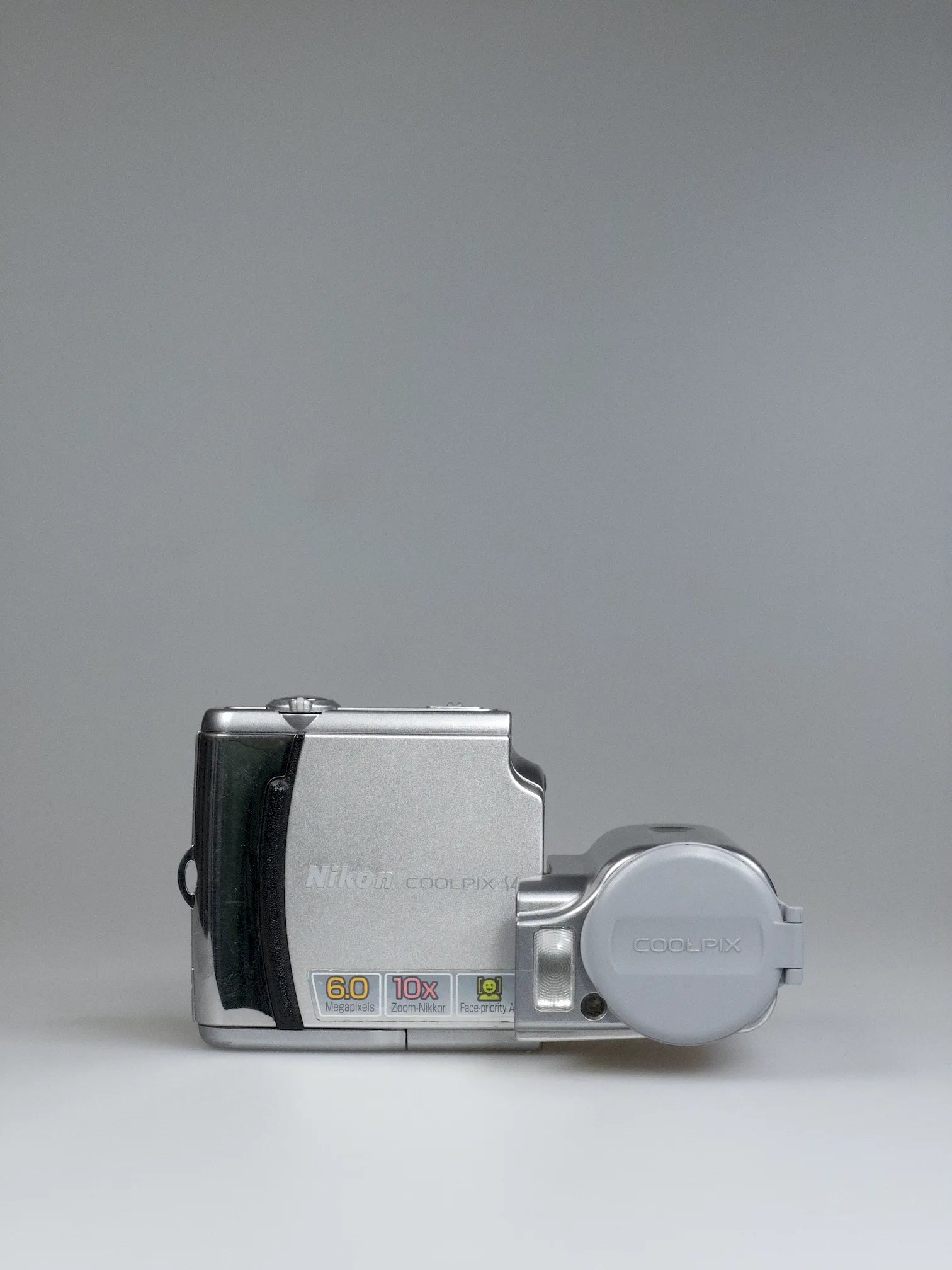 Coolpix S4 Y2K Digicam | Swivel Screen 6MP CCD 2005 – Bling Inc.