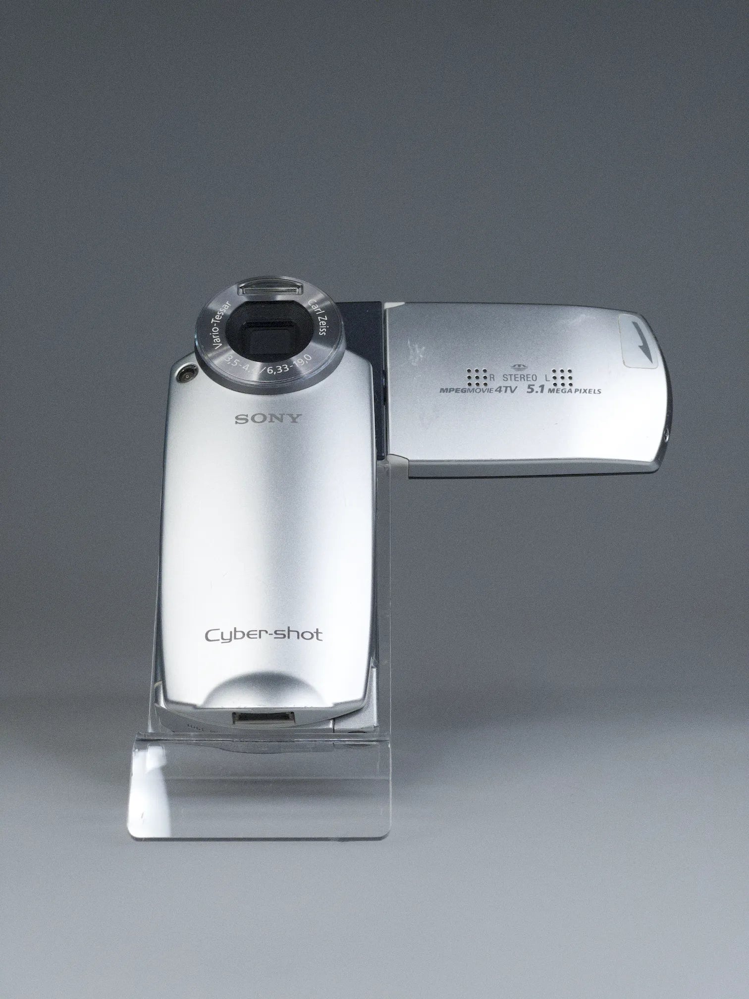Sony Cyber-shot DSC-M2 Y2K Digicam | Silver Swivel 5MP CCD – Bling Sony Cyber-shot DSC-M2 Y2K Digicam | Silver Swivel 5MP CCD – Bling