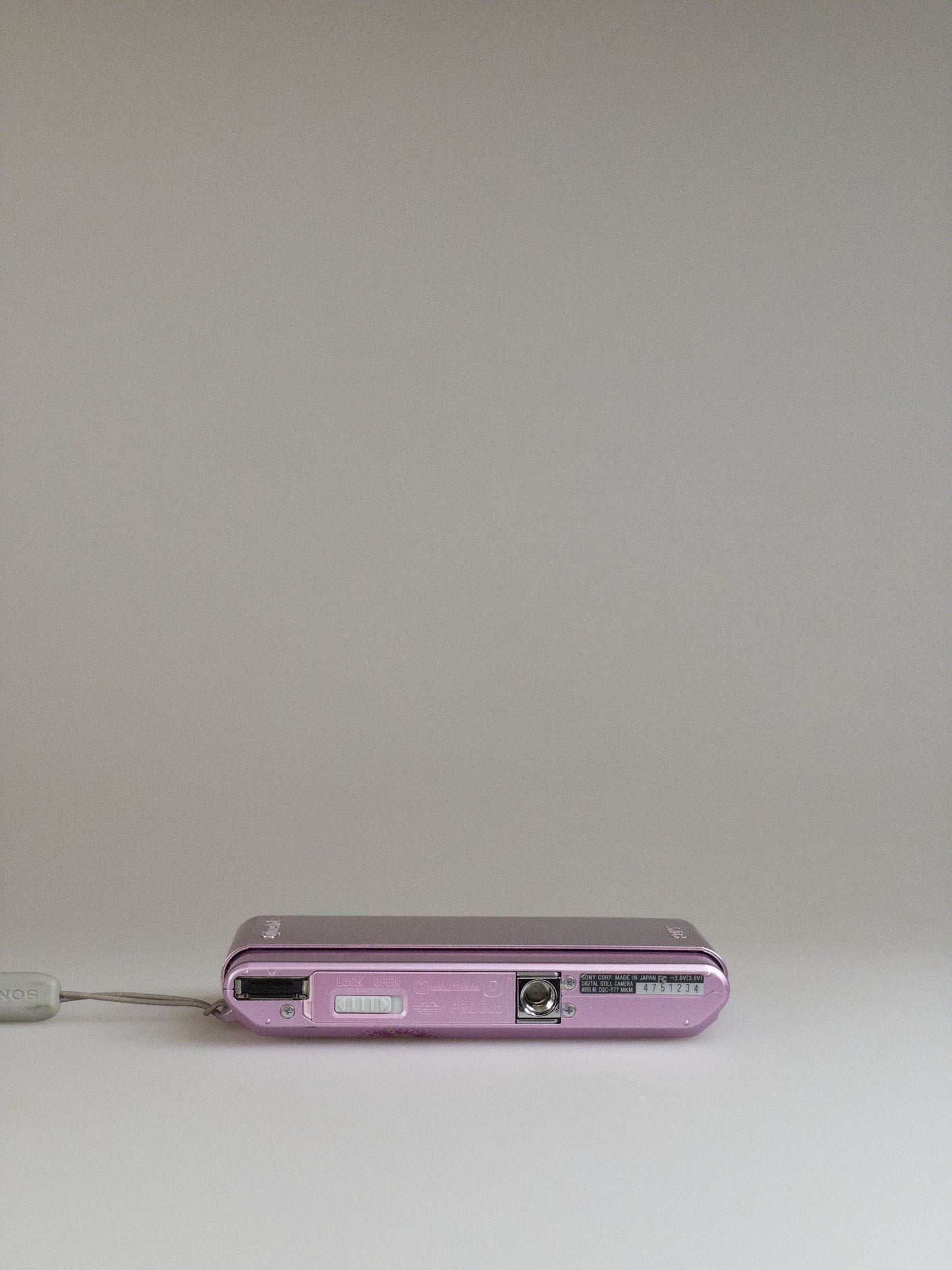 Sony Cyber-shot DSC-T77