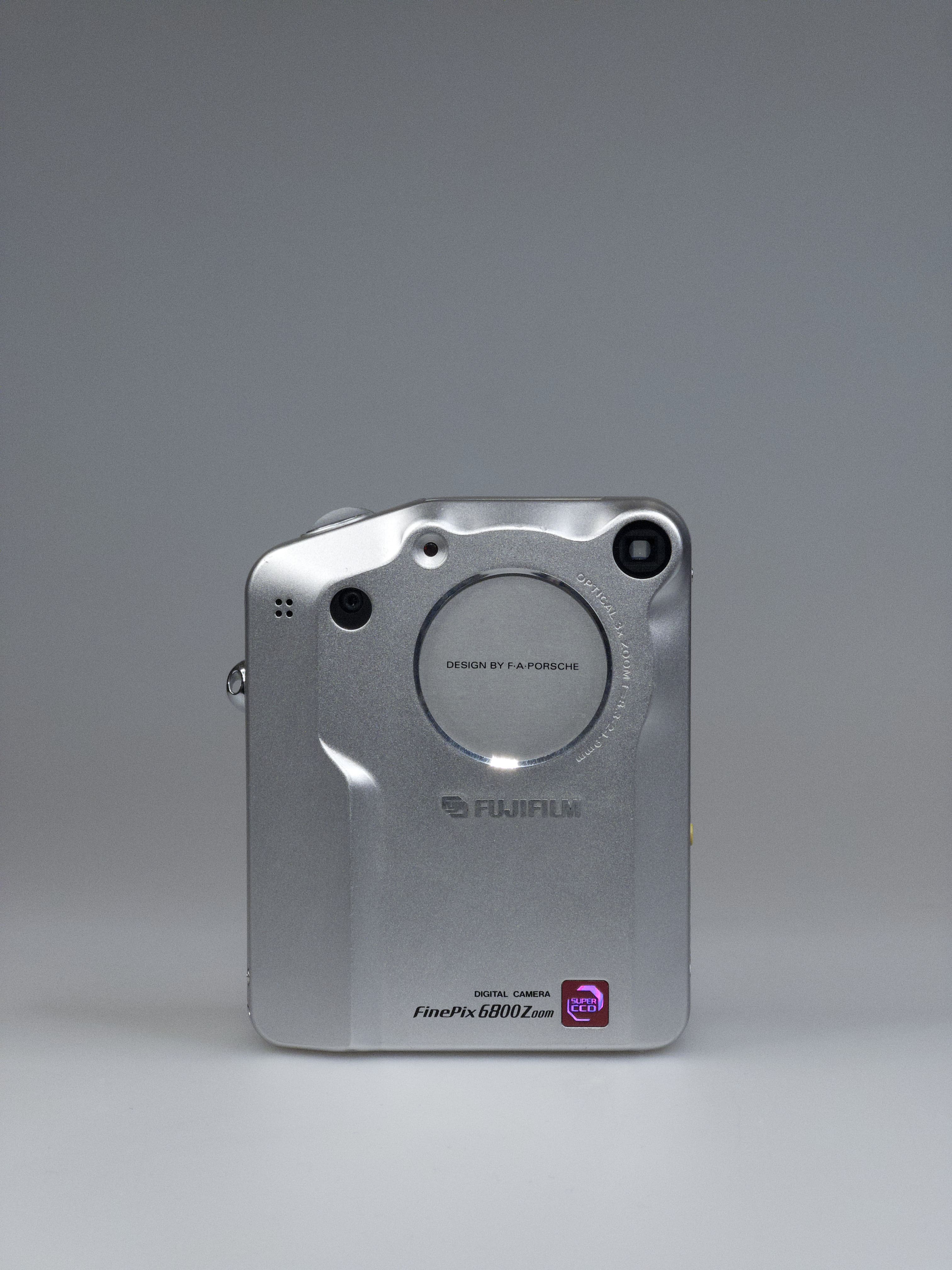 Fujifilm FinePix 6800 00s Bridge Camera | 3.3MP Super CCD – Bling Inc.