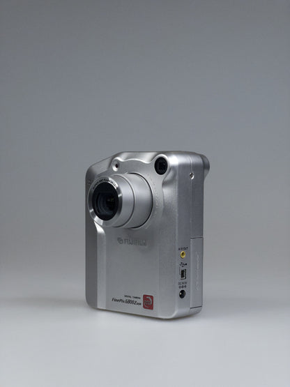 Fujifilm FinePix 6800 Zoom