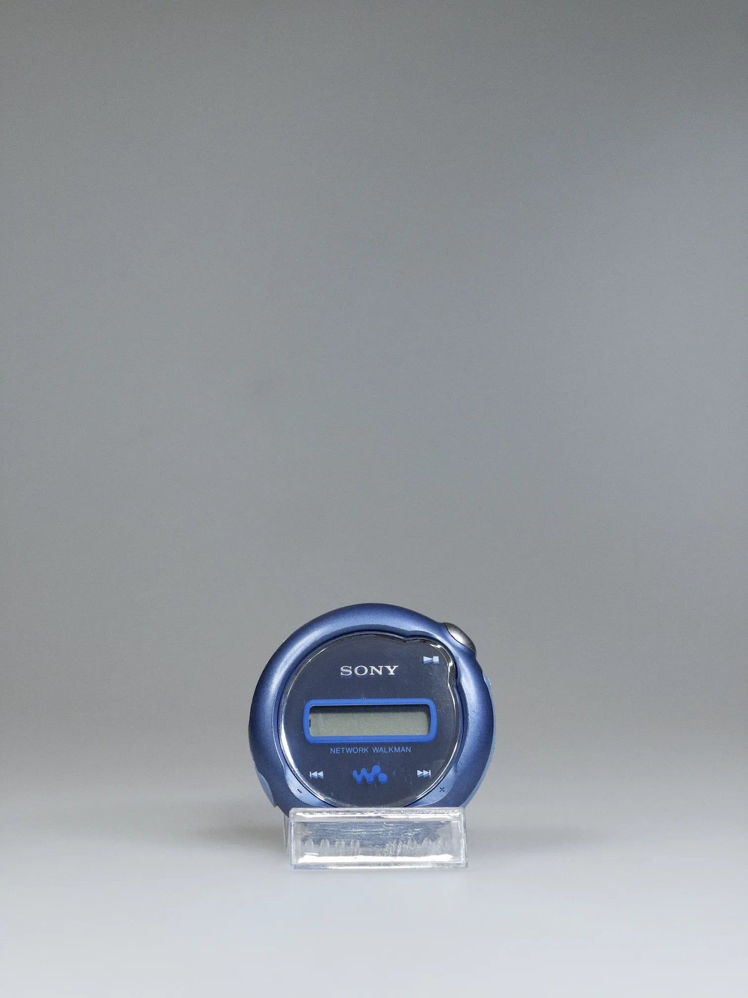 Sony Walkman NW-E105 blue Vintage music player MP3 retro - Bling Inc.