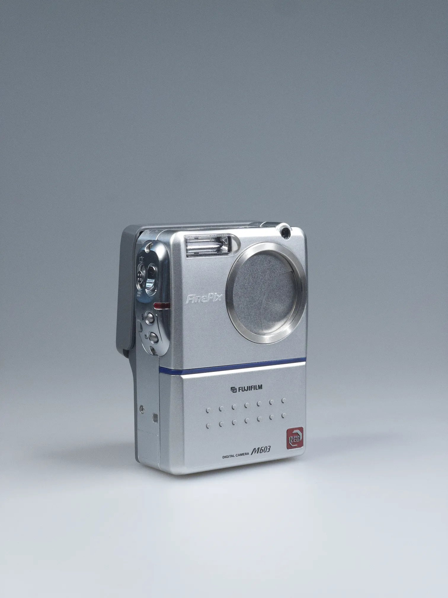 Fujifilm FinePix M603 Y2K Digicam | 6MP CCD Compact – Bling Inc. Fujifilm FinePix M603 Y2K Digicam | 6MP CCD Compact – Bling Inc.