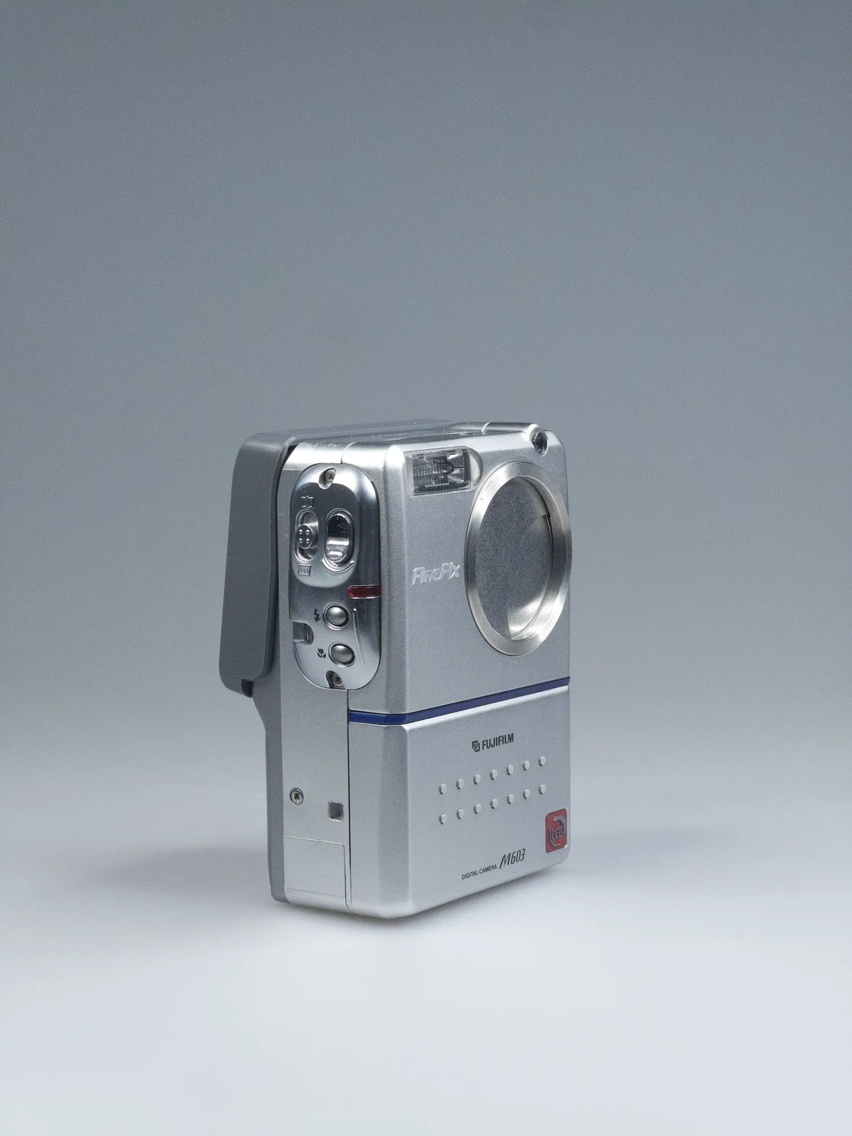 Fujifilm FinePix M603 Y2K Digicam | 6MP CCD Compact – Bling Inc. Fujifilm FinePix M603 Y2K Digicam | 6MP CCD Compact – Bling Inc.