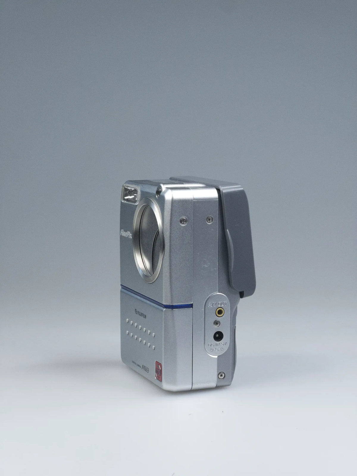 Fujifilm FinePix M603 Y2K Digicam | 6MP CCD Compact – Bling Inc. Fujifilm FinePix M603 Y2K Digicam | 6MP CCD Compact – Bling Inc.