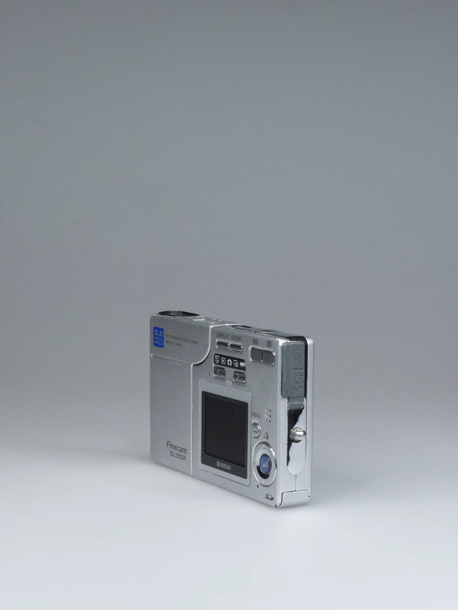 希少KYOCERA Finecam SL300R ブルーコンパクトデジタルカメラ Kyocera Finecam SL300R Y2K Digicam | Swivel 3MP CCD 2003 – Bling Inc.