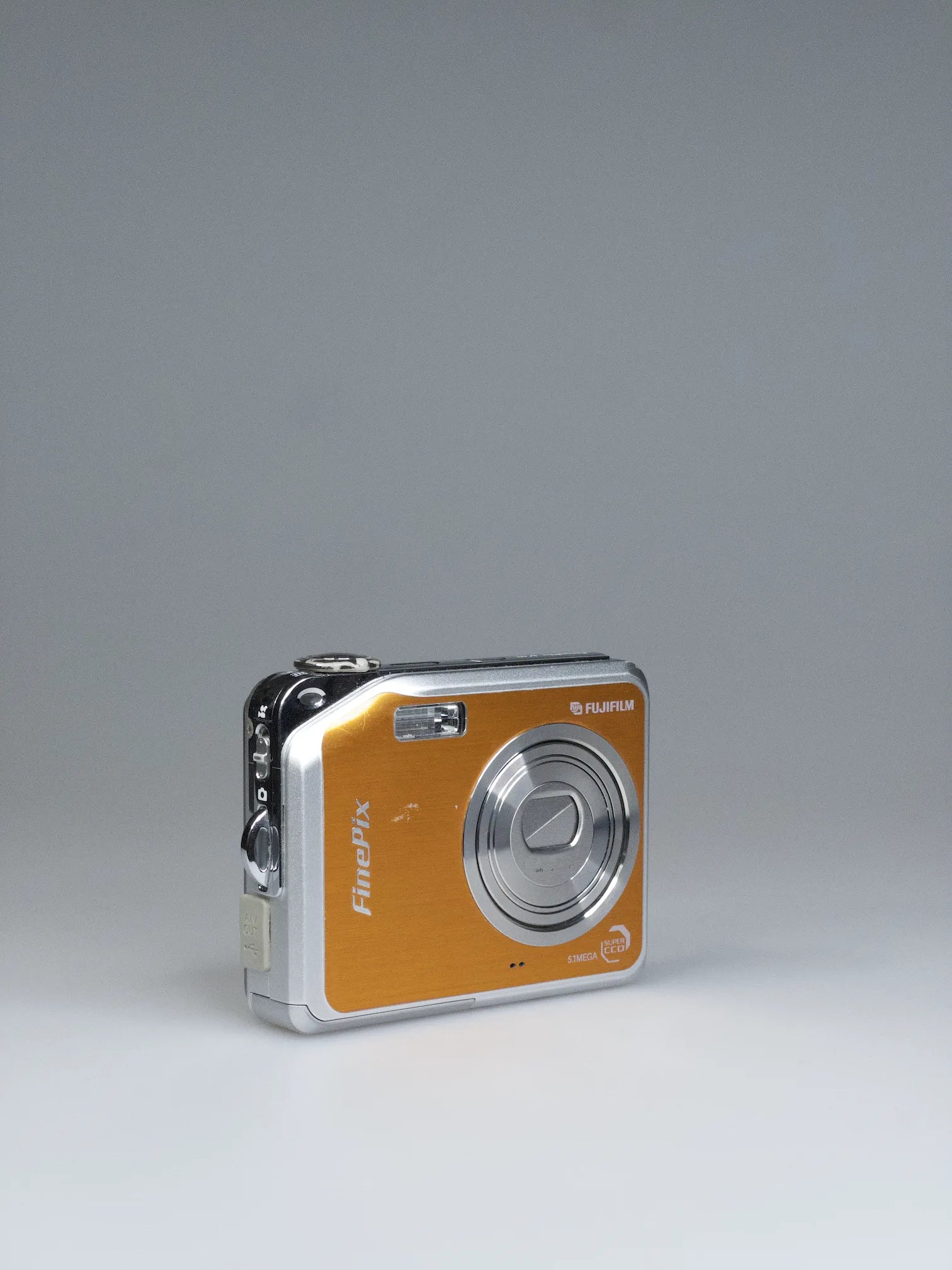 Fujifilm FinePix V10 Y2K Digicam | 5MP Super CCD 3