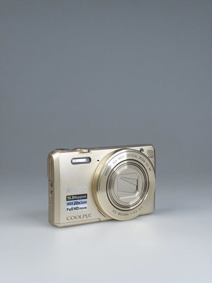Nikon Coolpix S7000