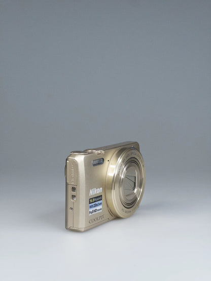 Nikon Coolpix S7000
