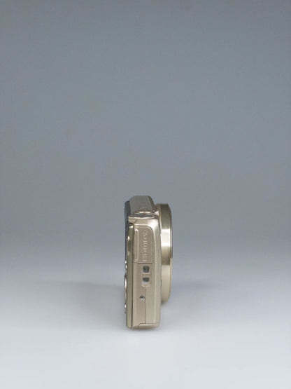 Nikon Coolpix S7000