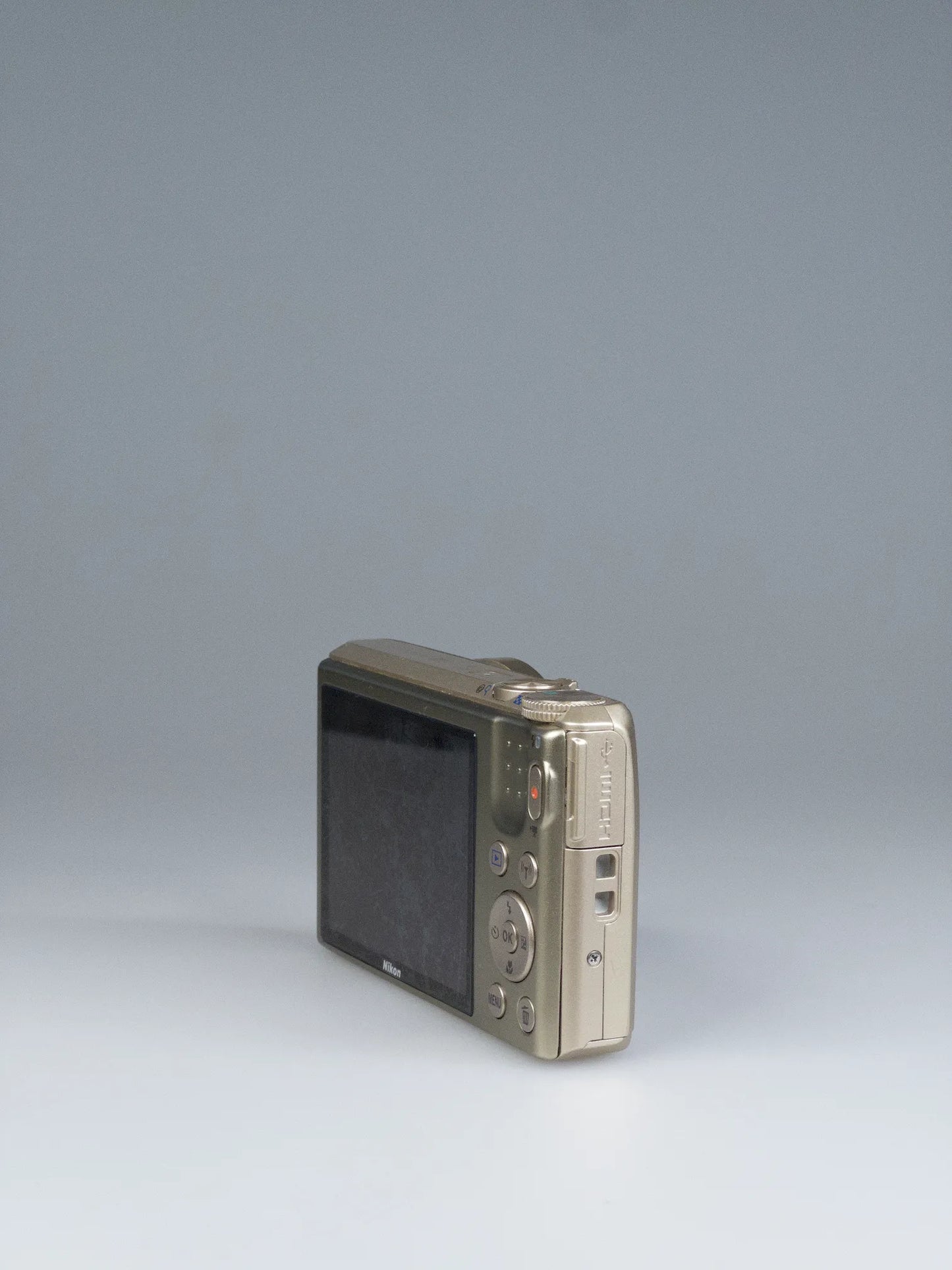 Nikon Coolpix S7000