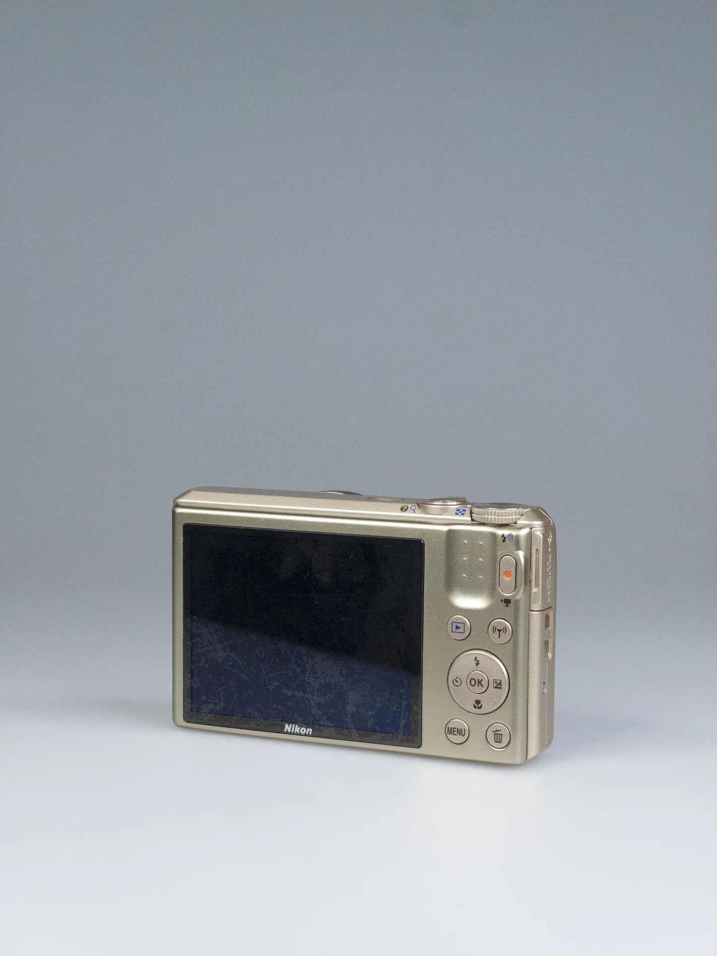 Nikon Coolpix S7000