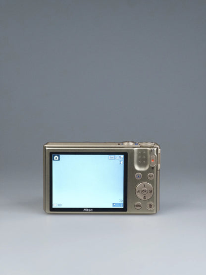 Nikon Coolpix S7000