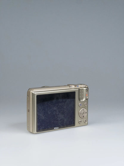 Nikon Coolpix S7000