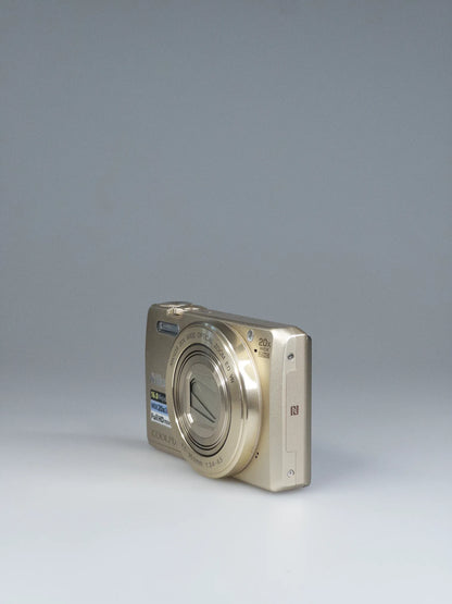 Nikon Coolpix S7000