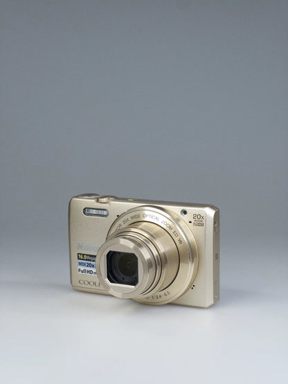 Nikon Coolpix S7000