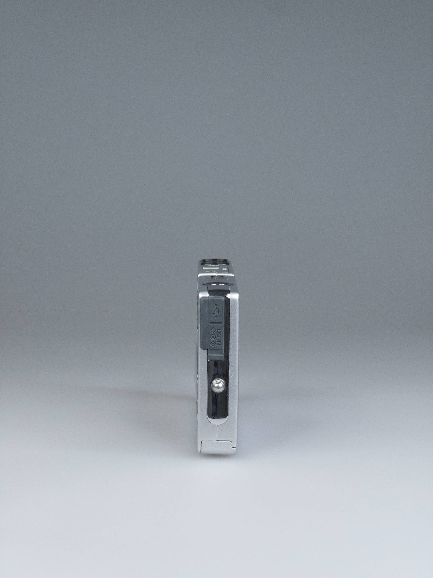 Kyocera Finecam SL300R Y2K Digicam | Swivel 3MP CCD 2003 – Bling Inc.