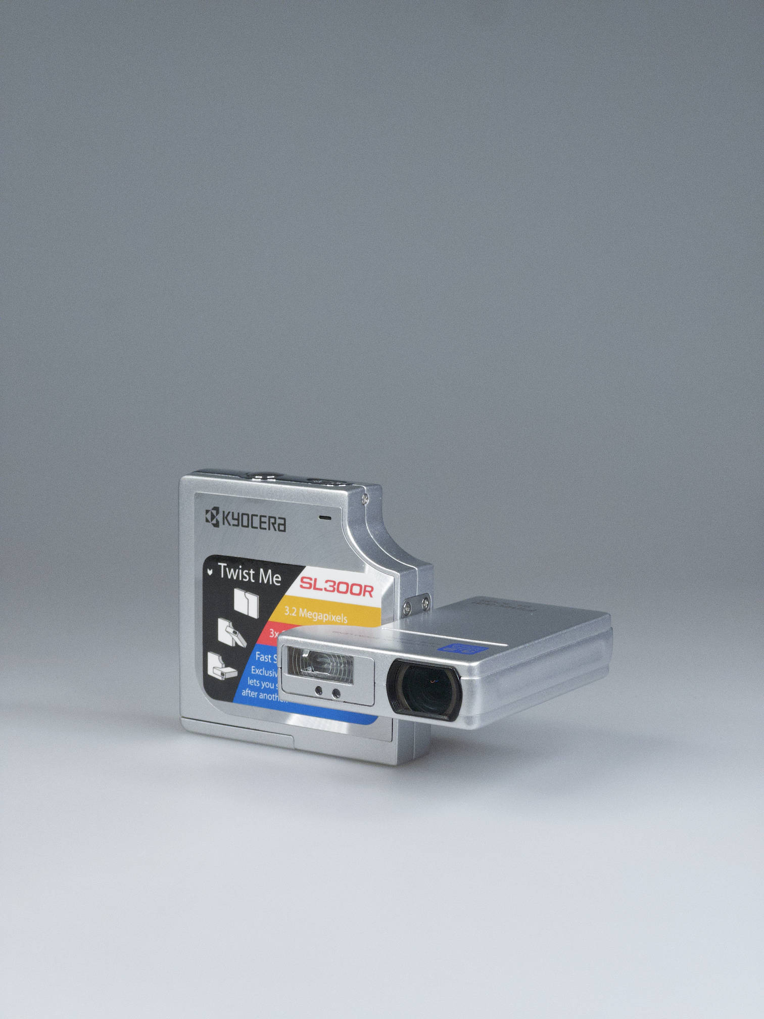 動作品　京セラ　 Finecam SL300R デジカメ　　バッテリー難あり Kyocera Finecam SL300R Full Box Set | Swivel 3MP CCD 2003 Digicam